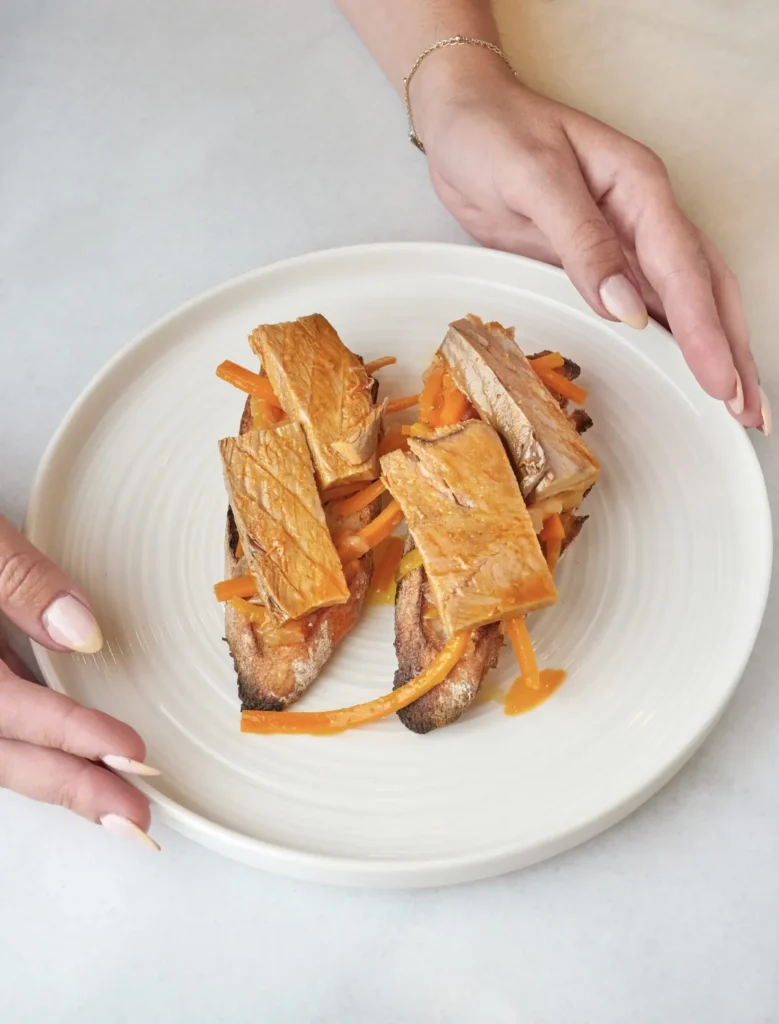 Tosta de Ventresca de Atún en Escabeche